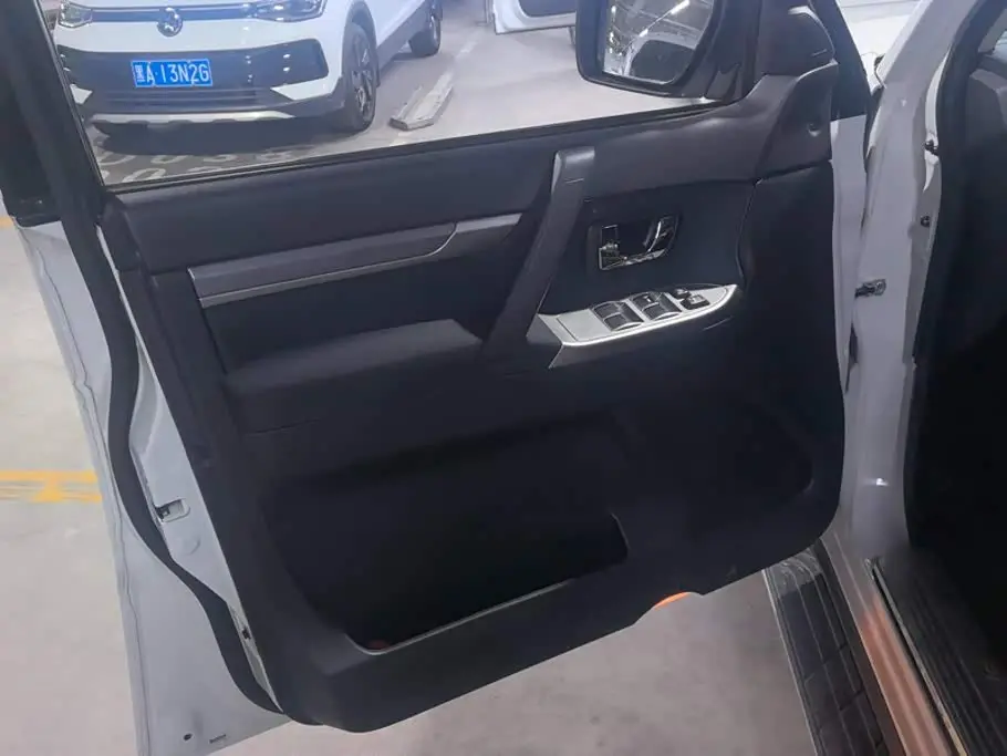 Mitsubishi Pajero 2016 — Şəkil 7/16