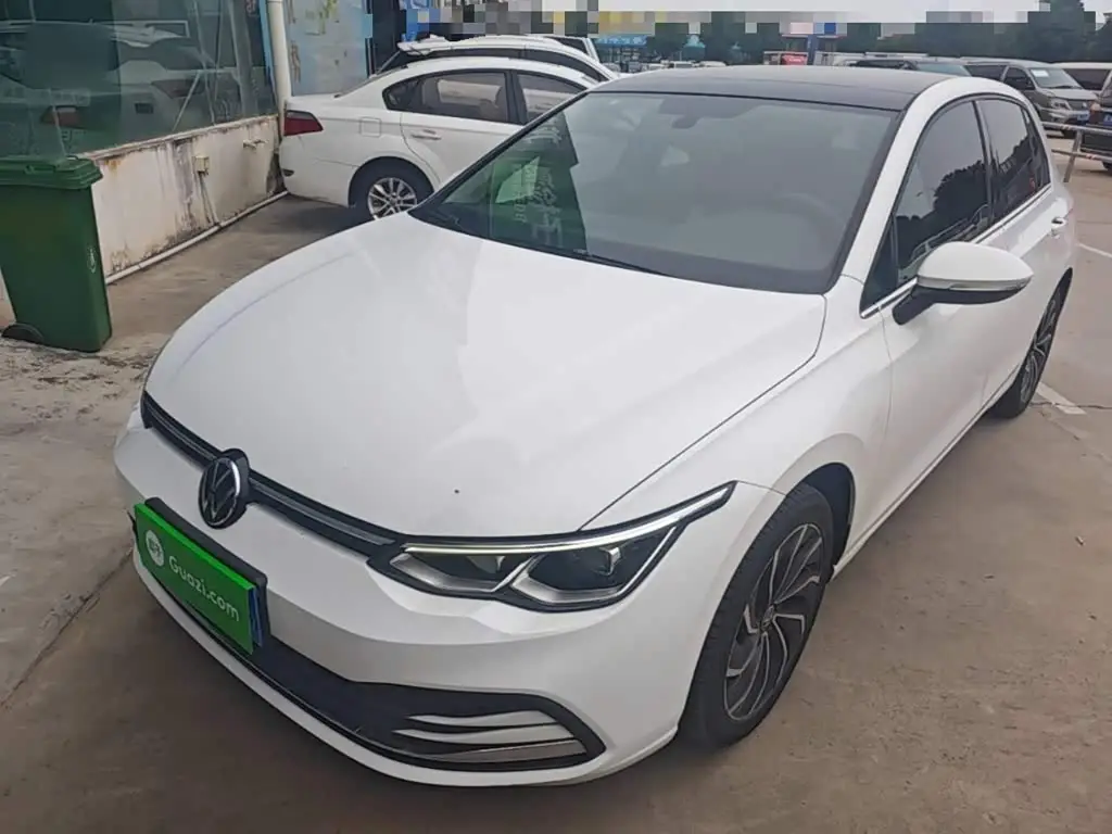 Volkswagen Golf, 2022