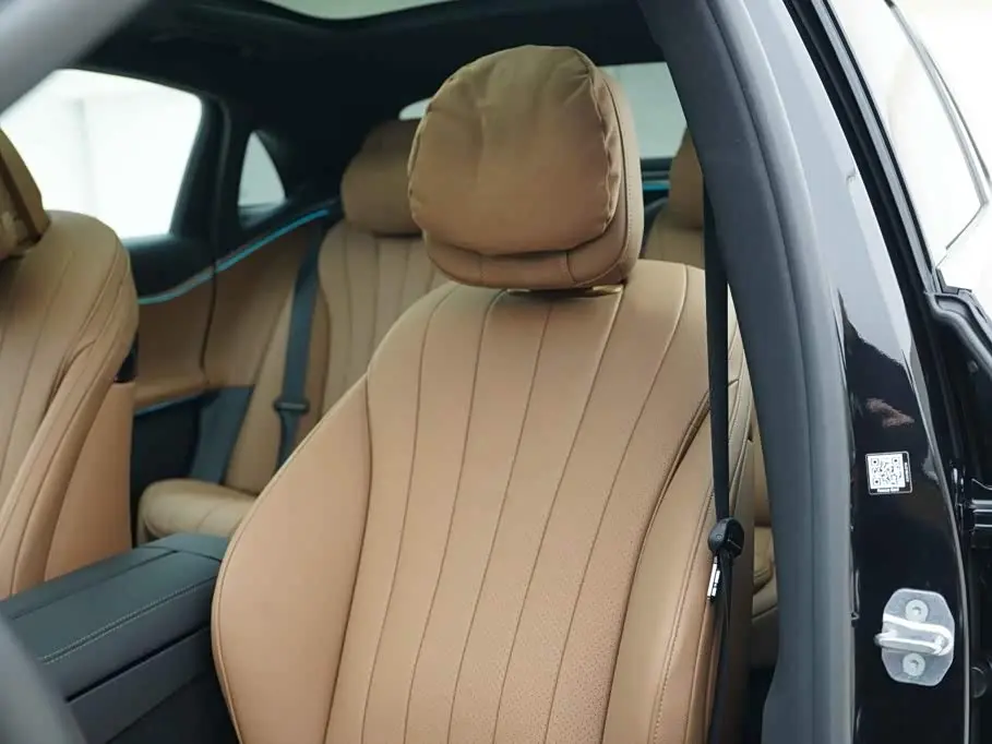Mercedes-Benz E-Class 2025 — Photo 11/18