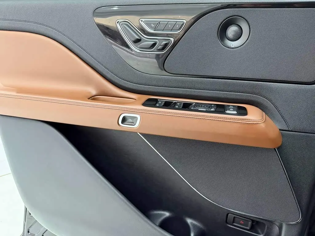 Lincoln Aviator 2021 — Фото 16/20