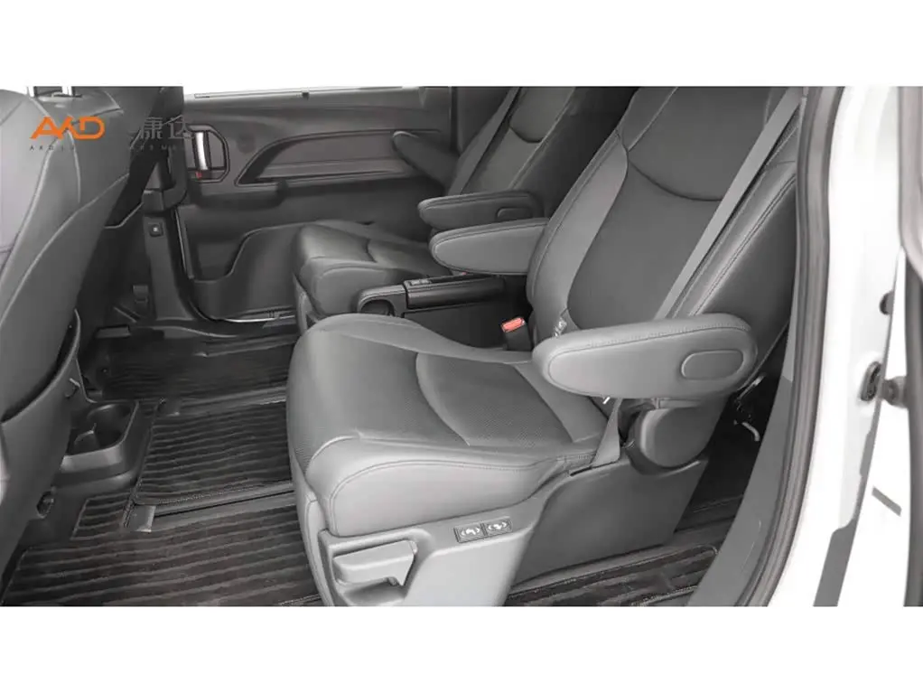 Toyota Granvia 2023 — Photo 7/11
