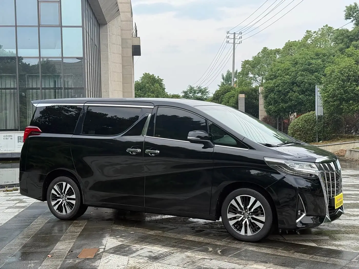 Toyota Alphard 2018 — Photo 3/13