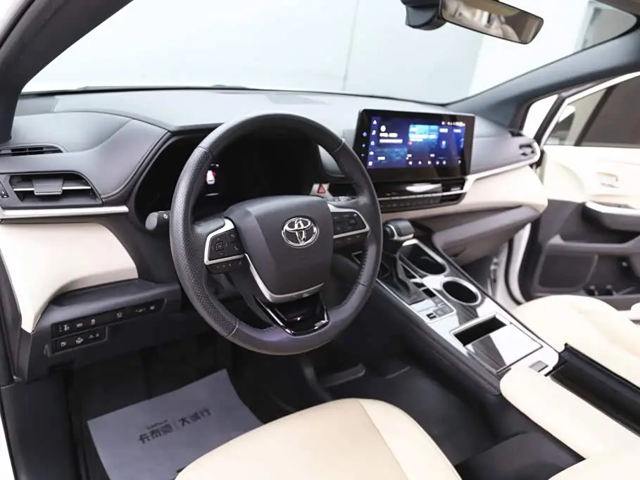 Toyota Granvia 2023 — Photo 13/20