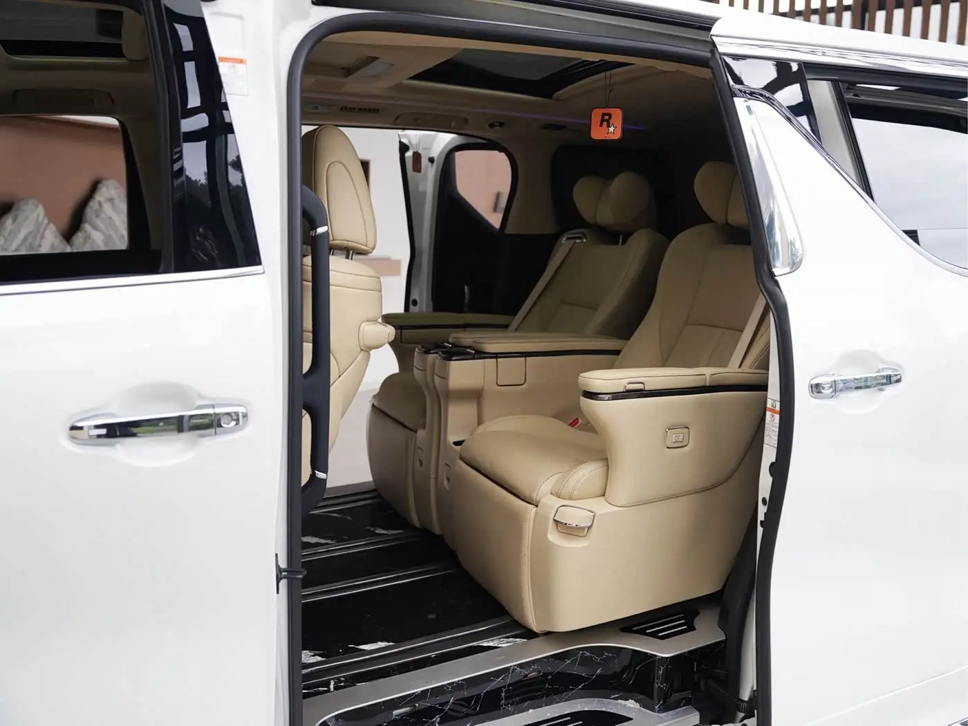 Toyota Alphard 2019 — Photo 11/14