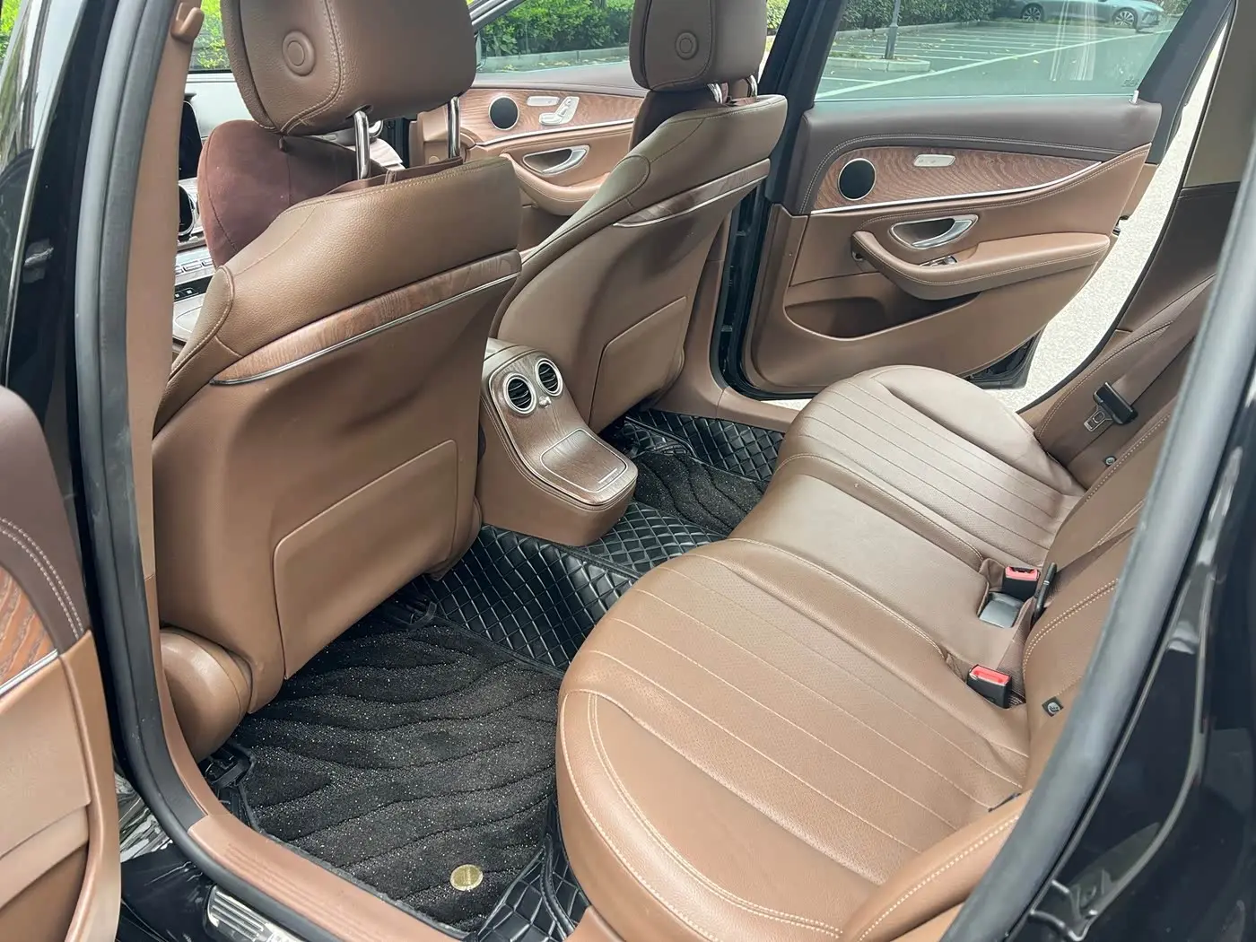 Mercedes-Benz E-Class 2023 — Photo 12/12