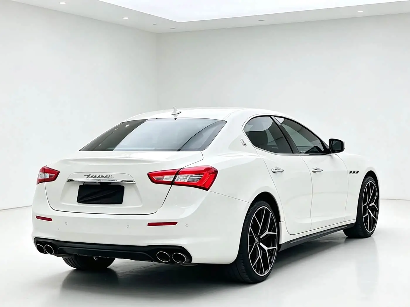 Maserati Ghibli 2019 — Фото 9/11