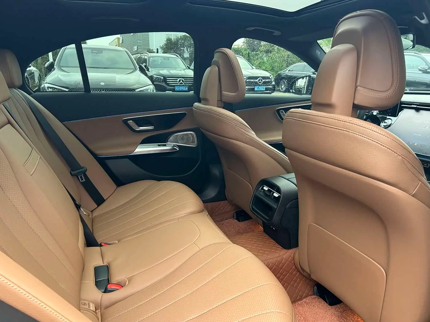 Mercedes-Benz E-Class 2025 — Фото 14/19