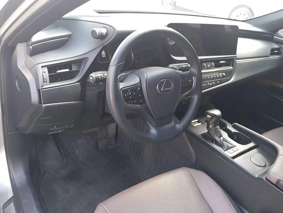 Lexus ES 2023 — Фото 12/16