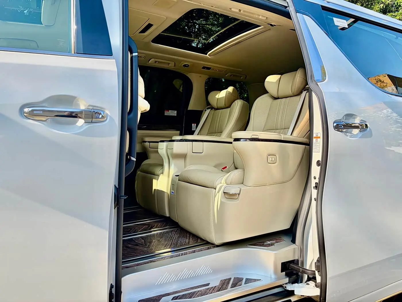 Toyota Alphard 2020 — Photo 7/17