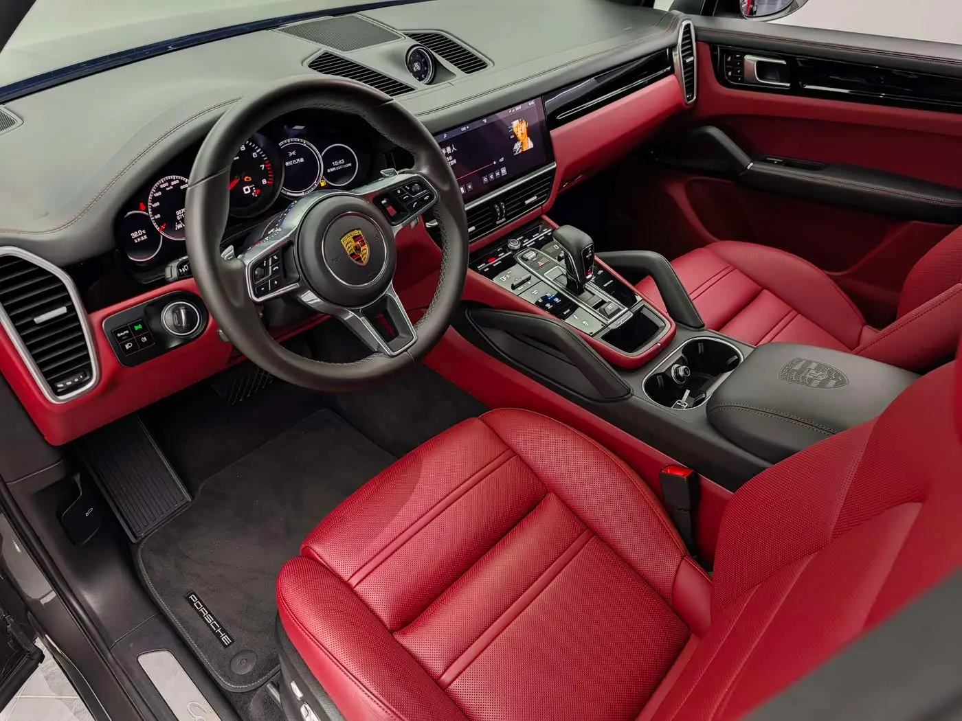 Porsche Cayenne 2019 — Photo 6/17