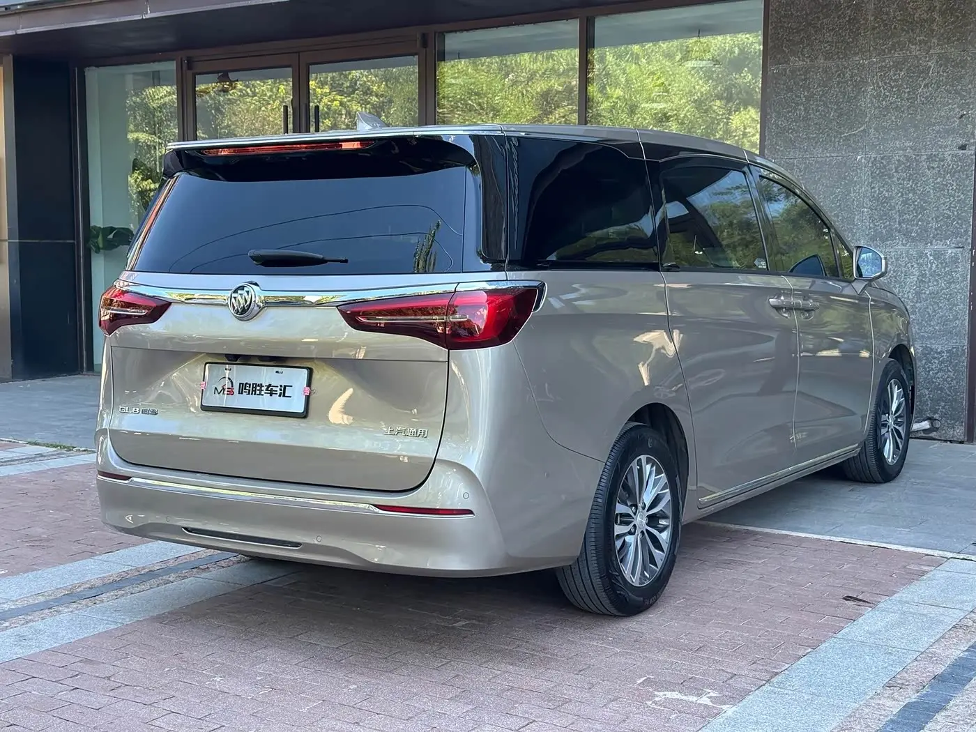 Buick GL8 2023 — Photo 8/18