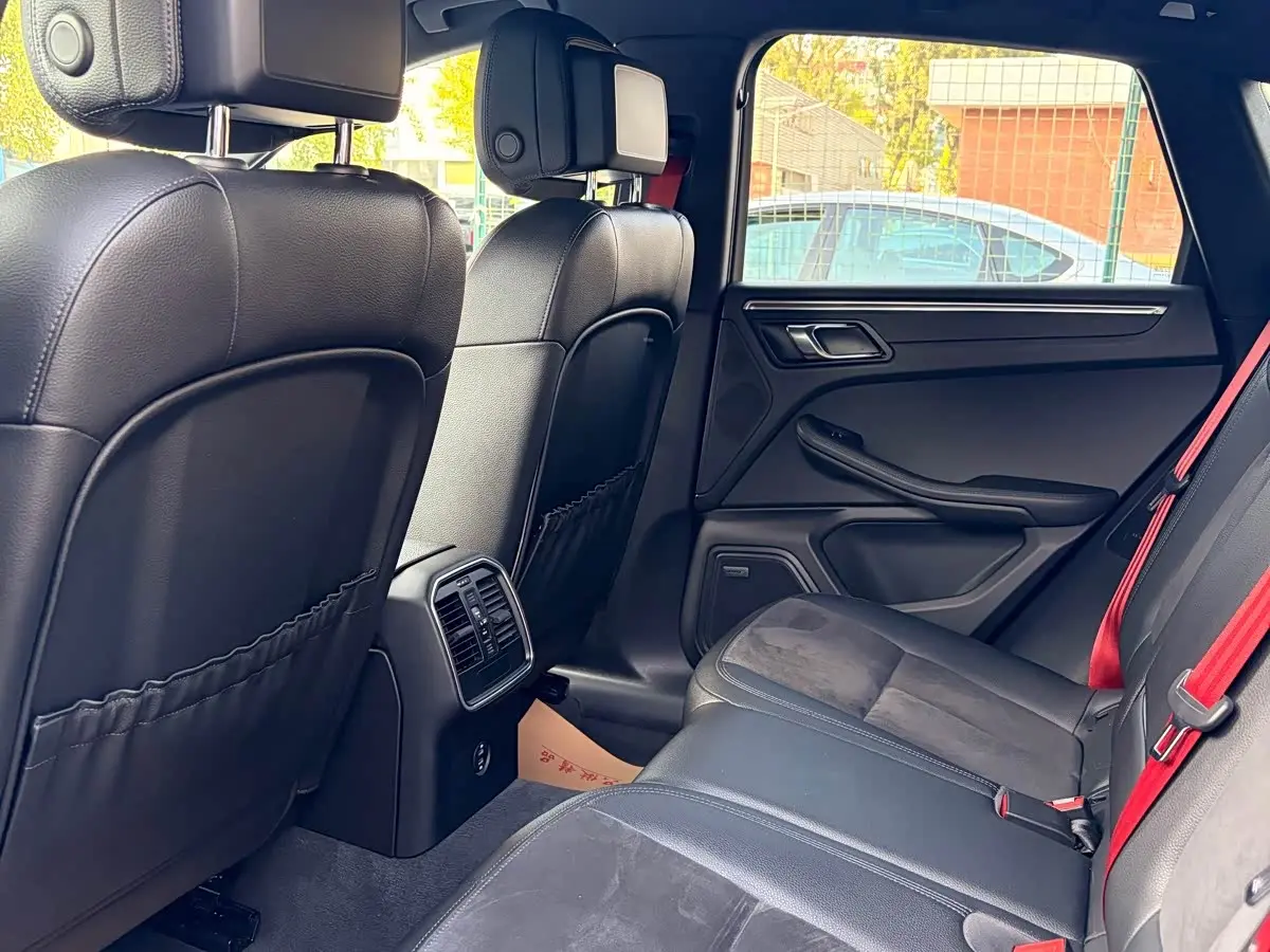 Porsche Macan 2020 — Фото 19/20