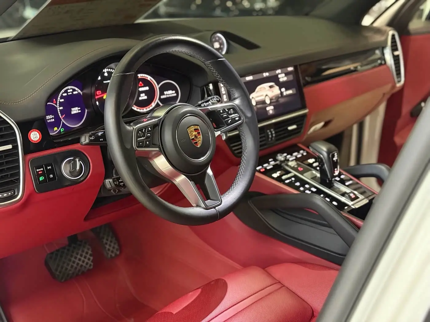 Porsche Cayenne 2021 — Photo 7/9