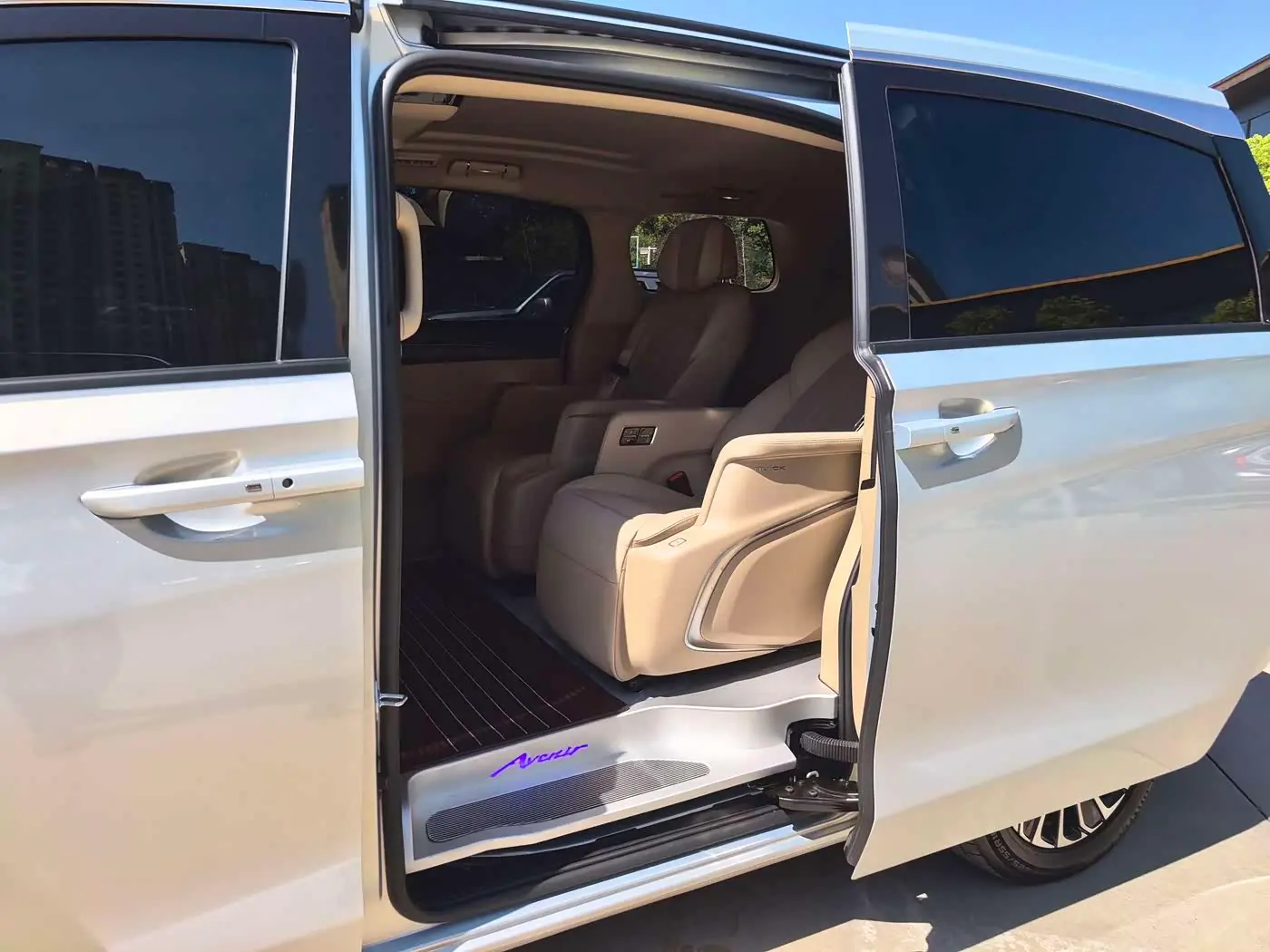 Buick GL8 New Energy 2025 — Şəkil 12/18
