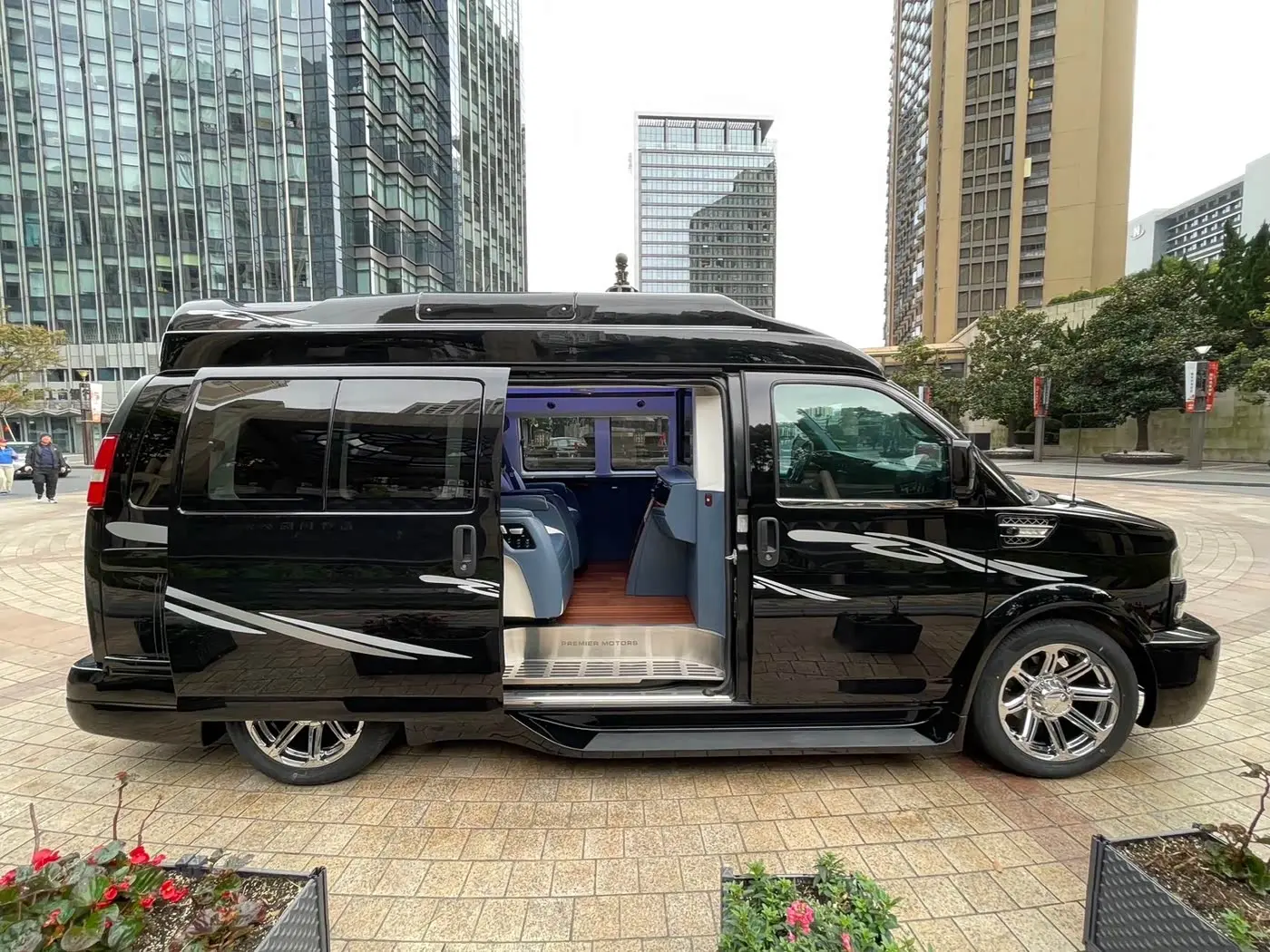 GMC Savana 2015 — Photo 9/16