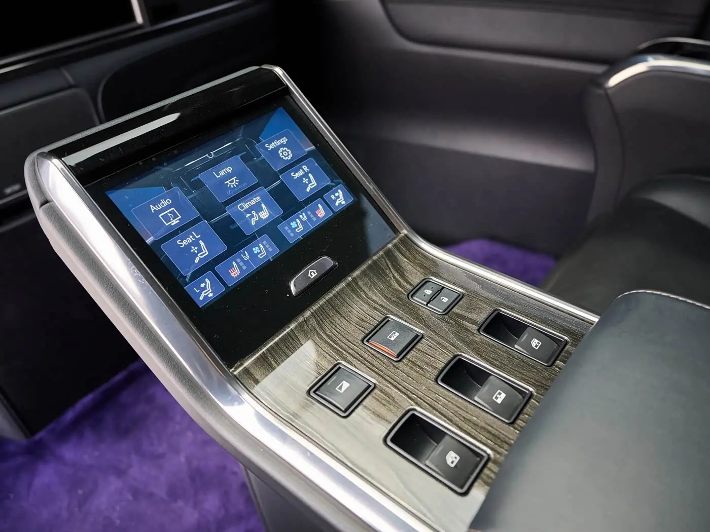 Lexus LM 2022 — Фото 17/20