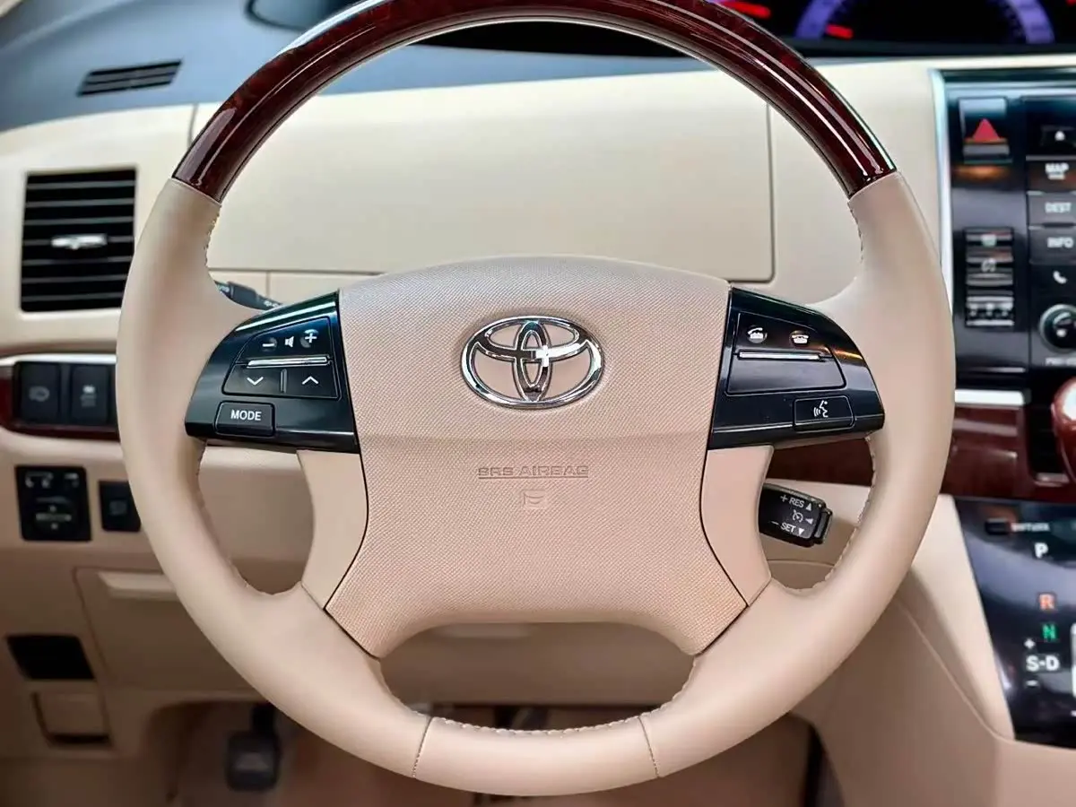 Toyota Previa 2013 — Photo 11/18