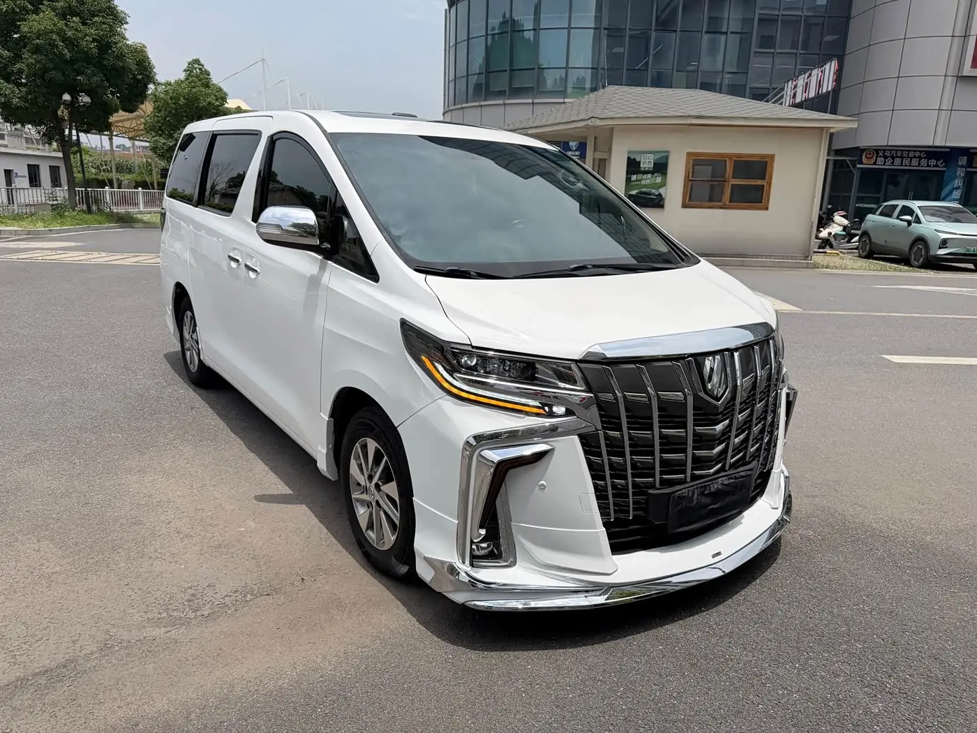 Toyota Alphard 2015 — Фото 2/19