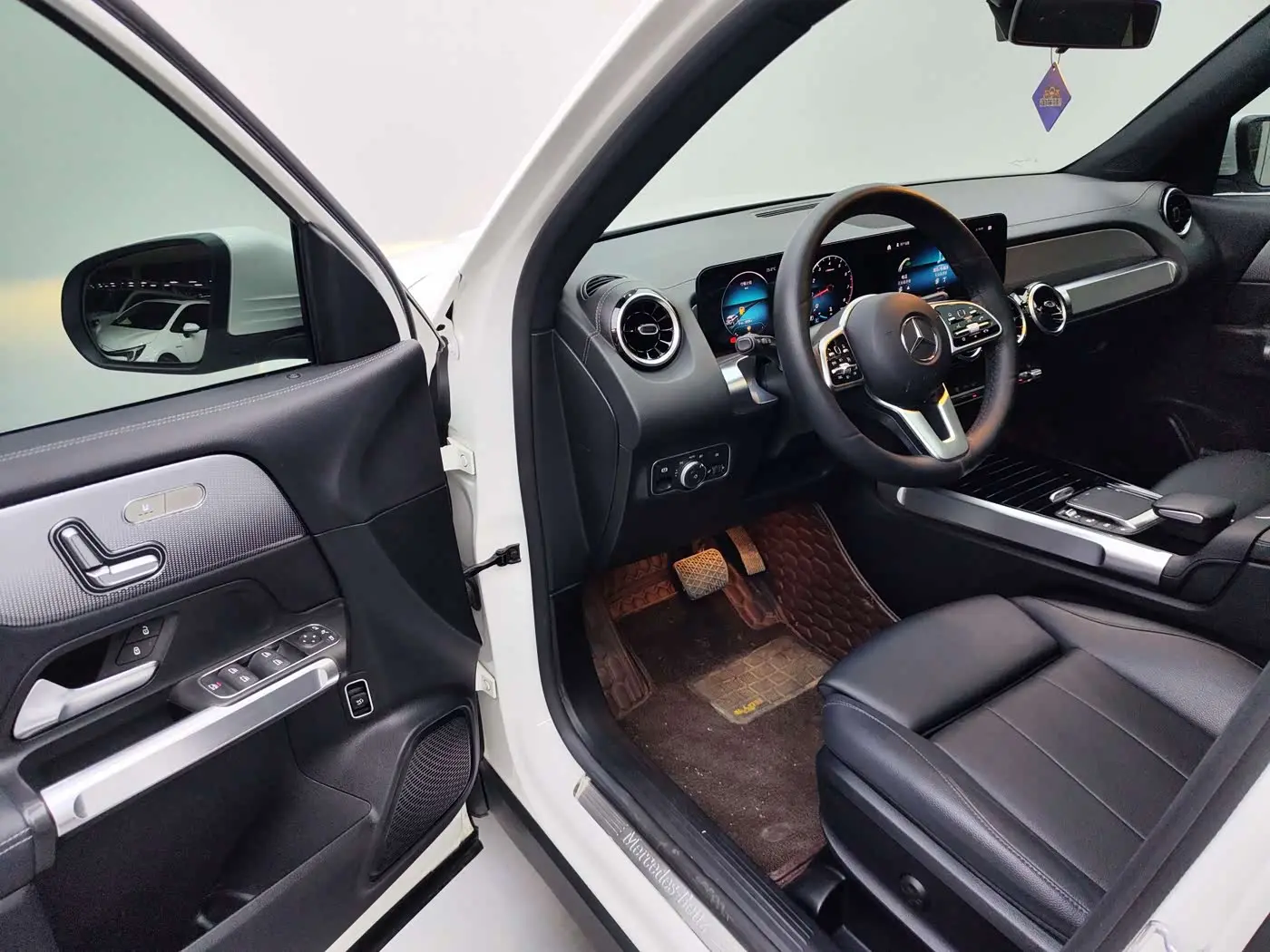 Mercedes-Benz GLB 2021 — Фото 11/20