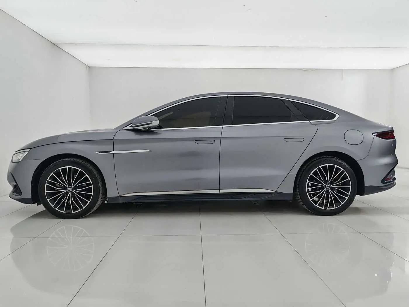 BYD Han 2022 — Şəkil 8/19