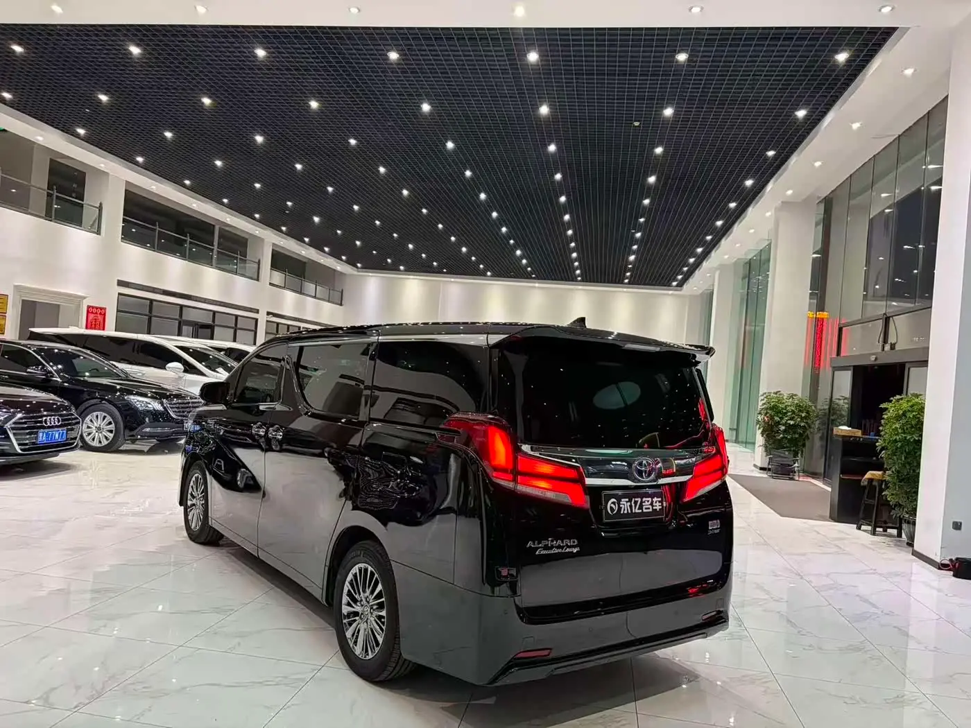 Toyota Alphard 2020 — Photo 19/19