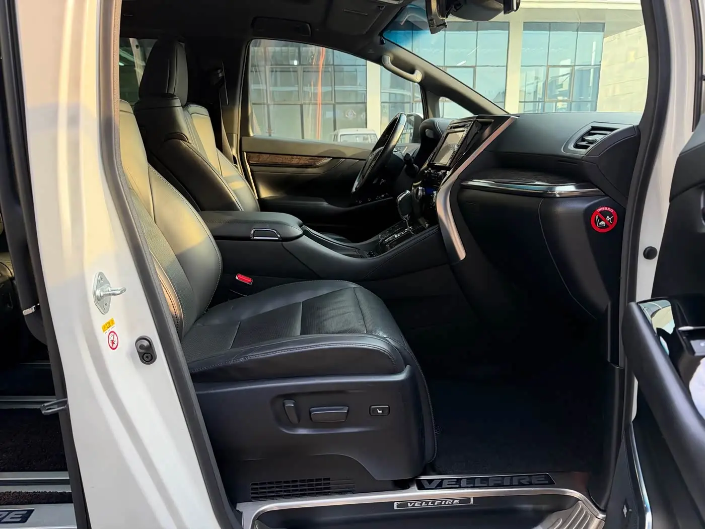Toyota Vellfire 2019 — Photo 9/18