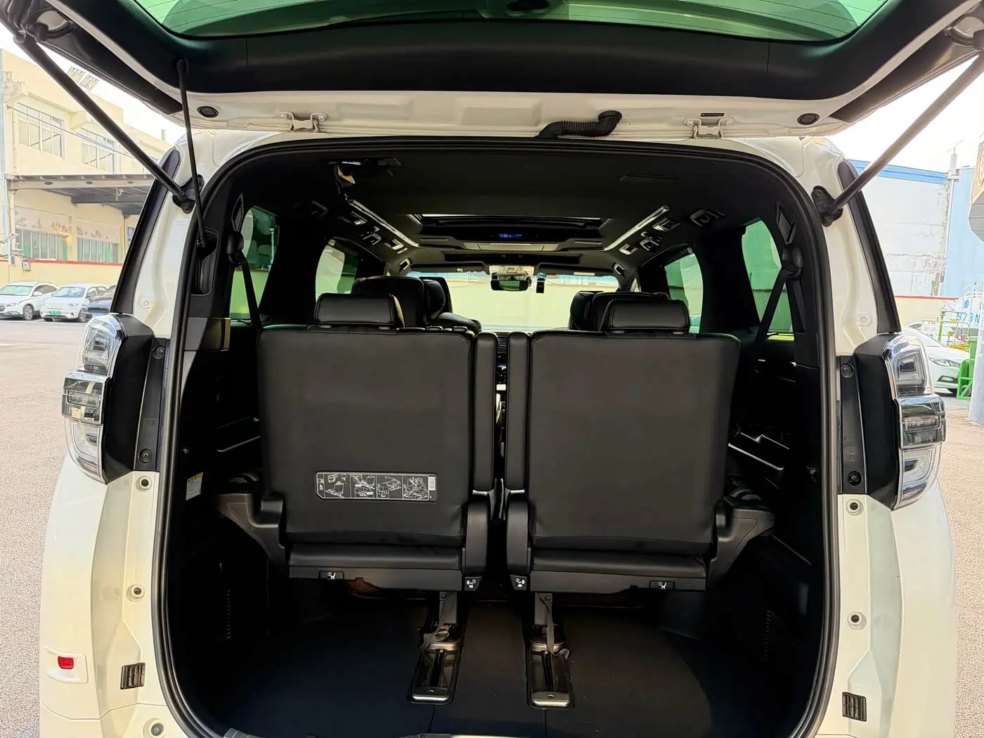 Toyota Vellfire 2019 — Photo 6/18