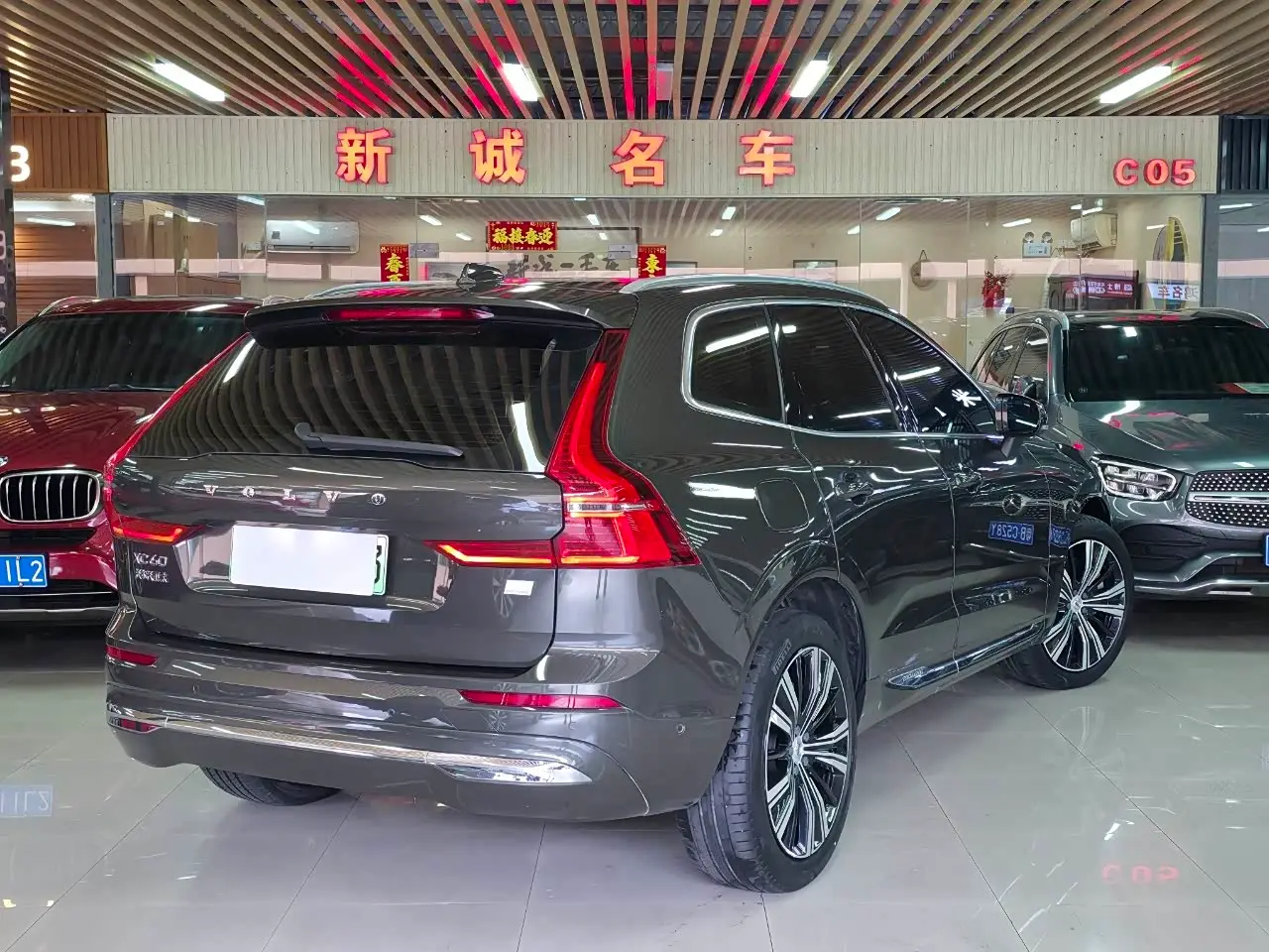 Volvo XC60 Plug-in Hybrid 2022 — Фото 6/15