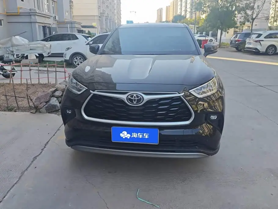 Toyota Highlander 2025 — Фото 2/16