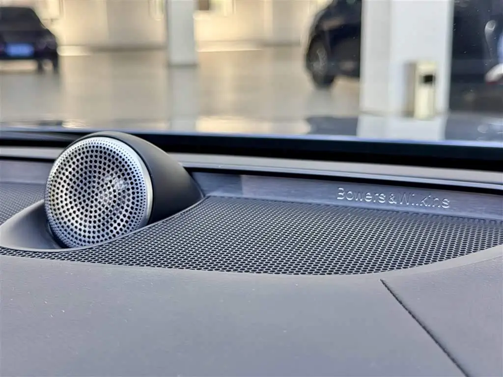 Volvo S90 Plug-in Hybrid 2019 — Фото 13/17