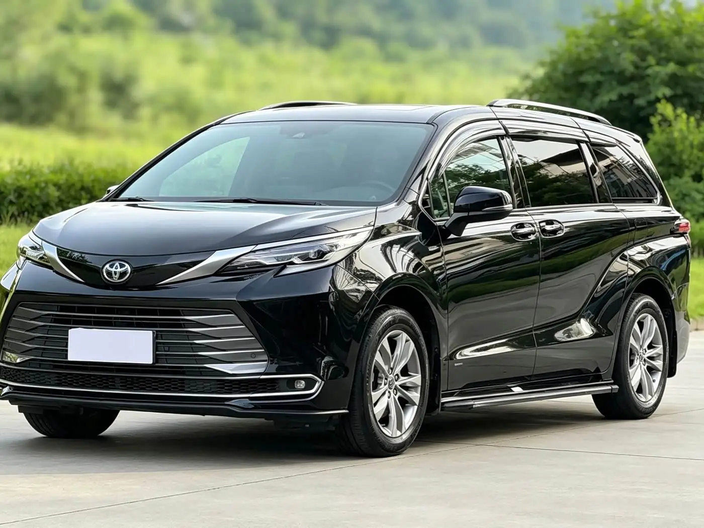 Toyota Sienna 2022 — Photo 1/18