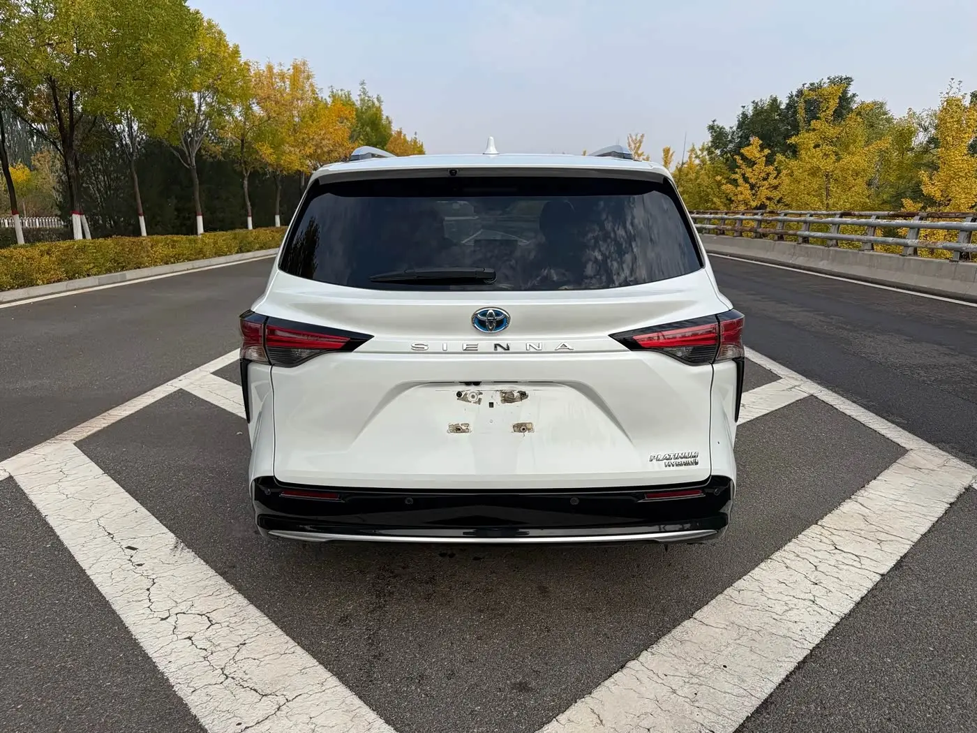 Toyota Sienna 2022 — Photo 8/9