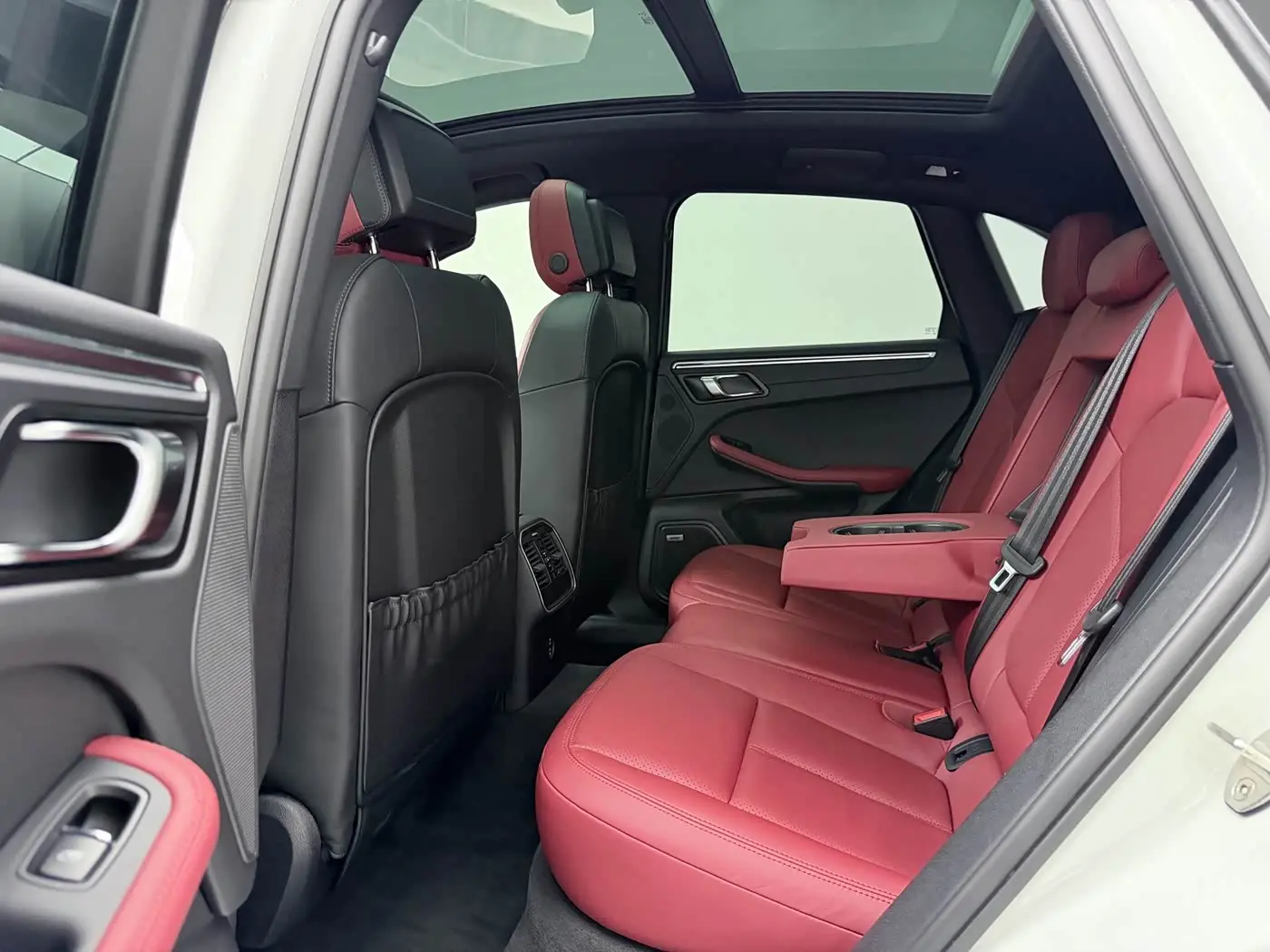 Porsche Macan 2021 — Photo 18/20