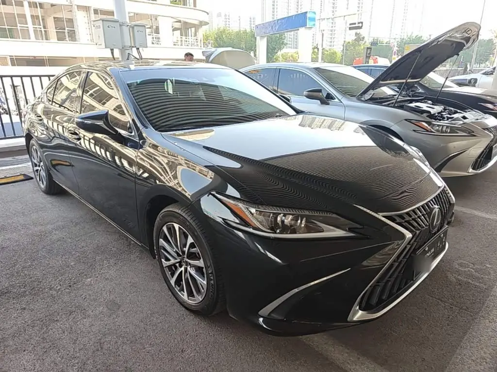 Lexus ES 2024 — Photo 3/19