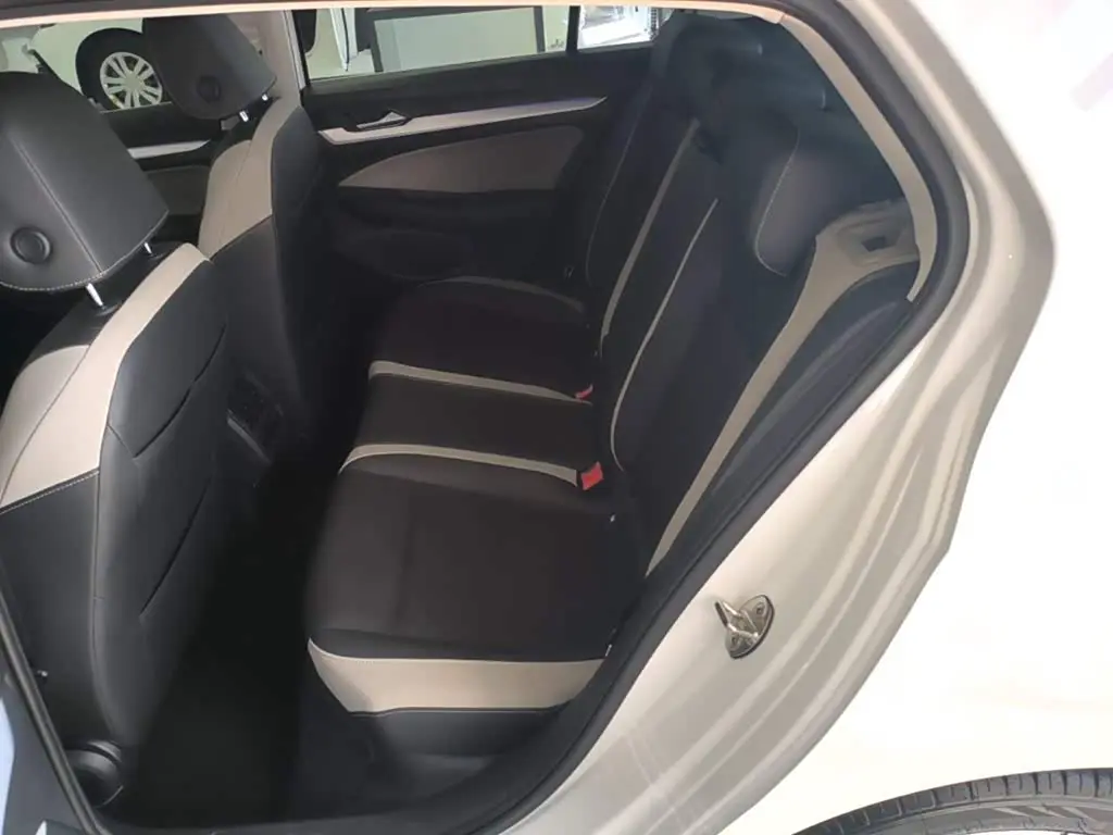 Volkswagen Golf 2024 — Photo 17/20