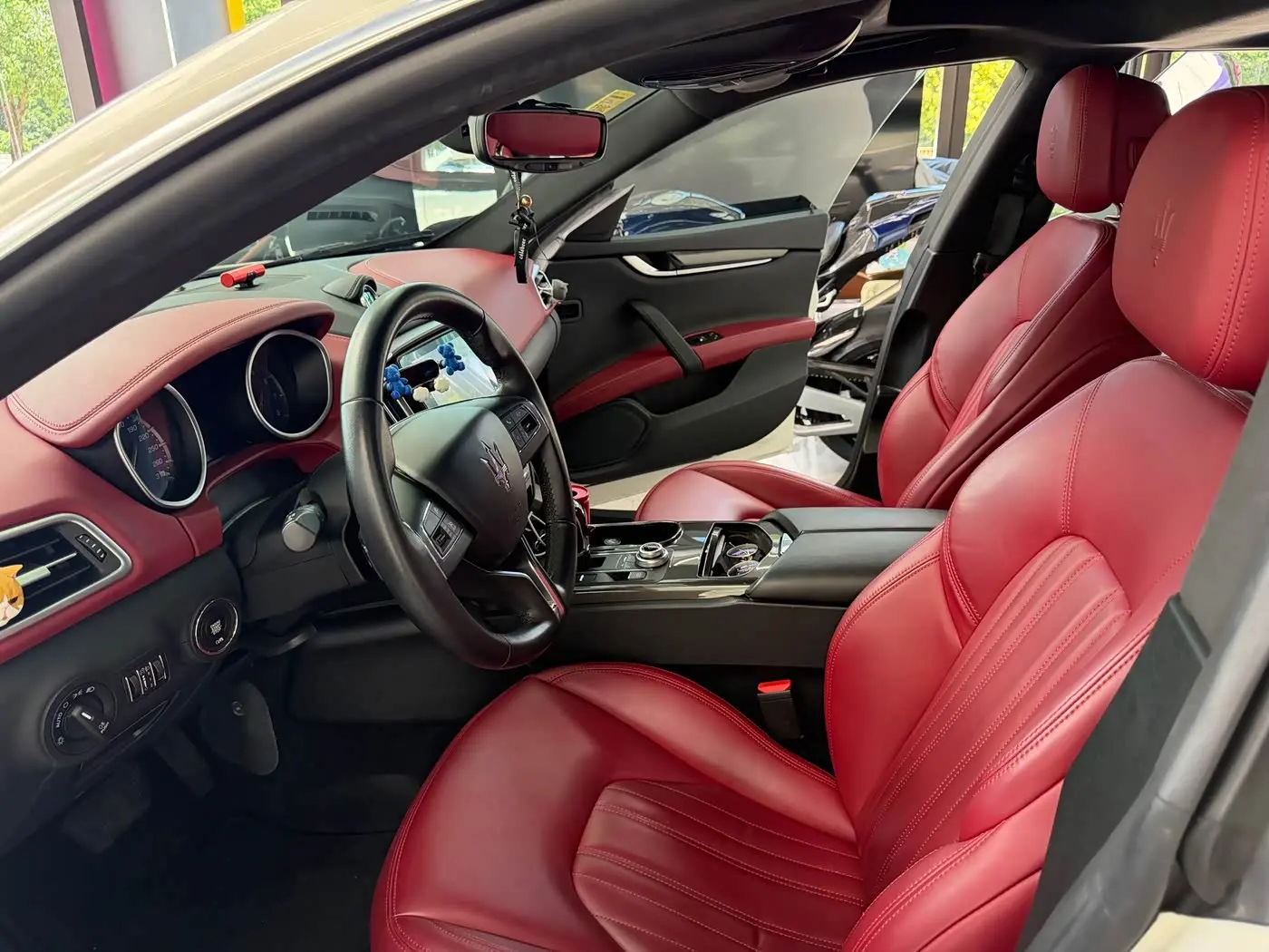 Maserati Ghibli 2017 — ფოტო 10/19
