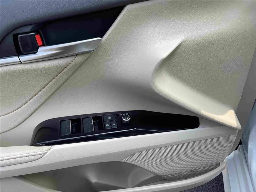 Toyota Camry 2022 — Фото 11/20