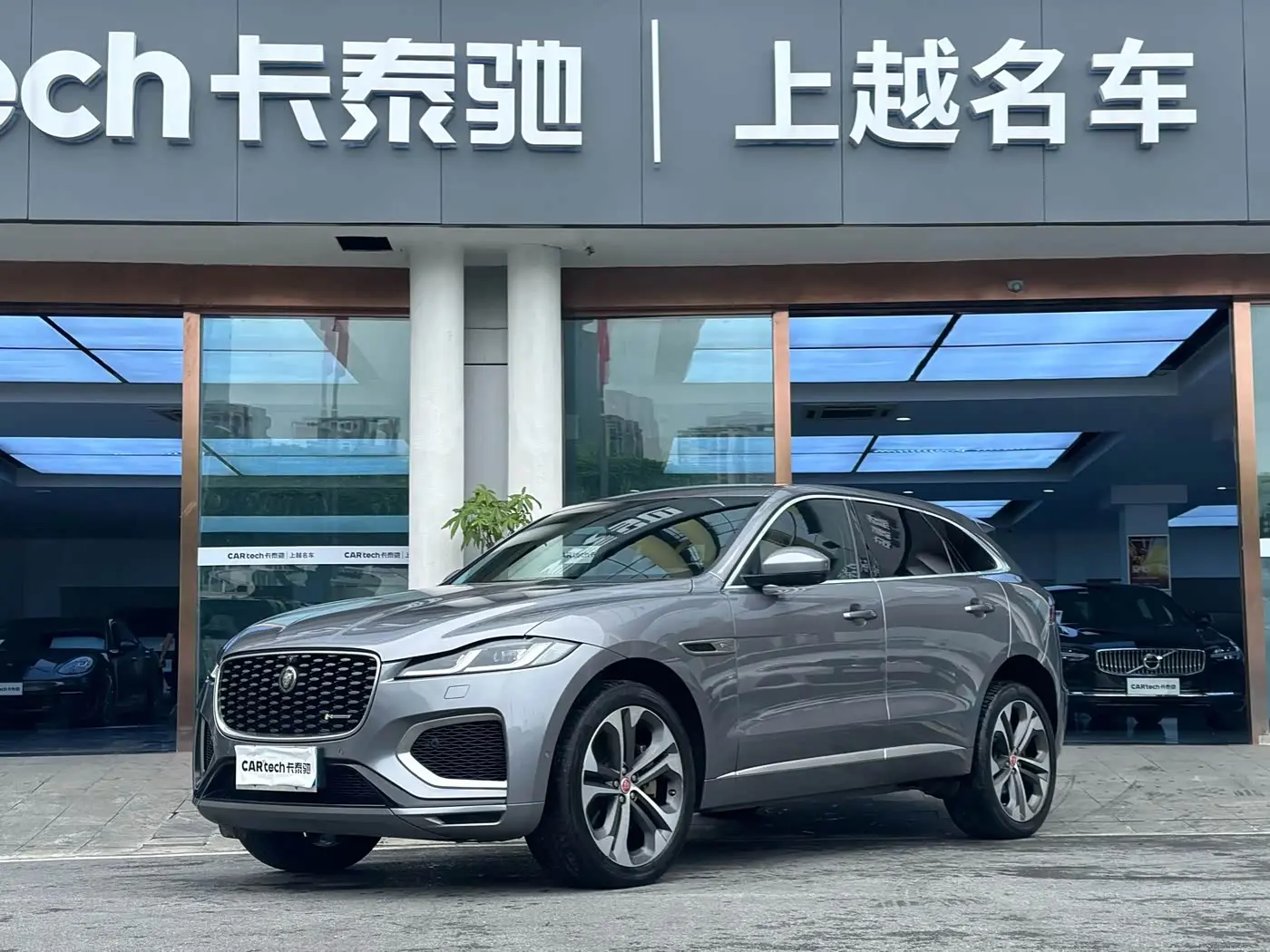 Jaguar F-PACE 2021 — Фото 1/20