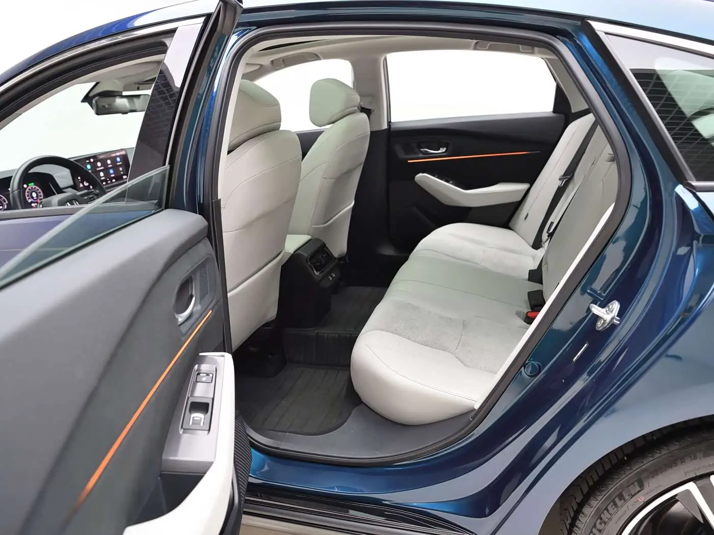Honda Accord New Energy 2023 — Photo 12/20