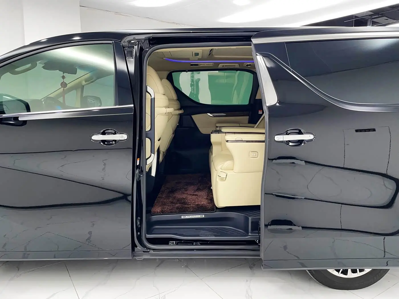 Toyota Alphard 2022 — ფოტო 15/20