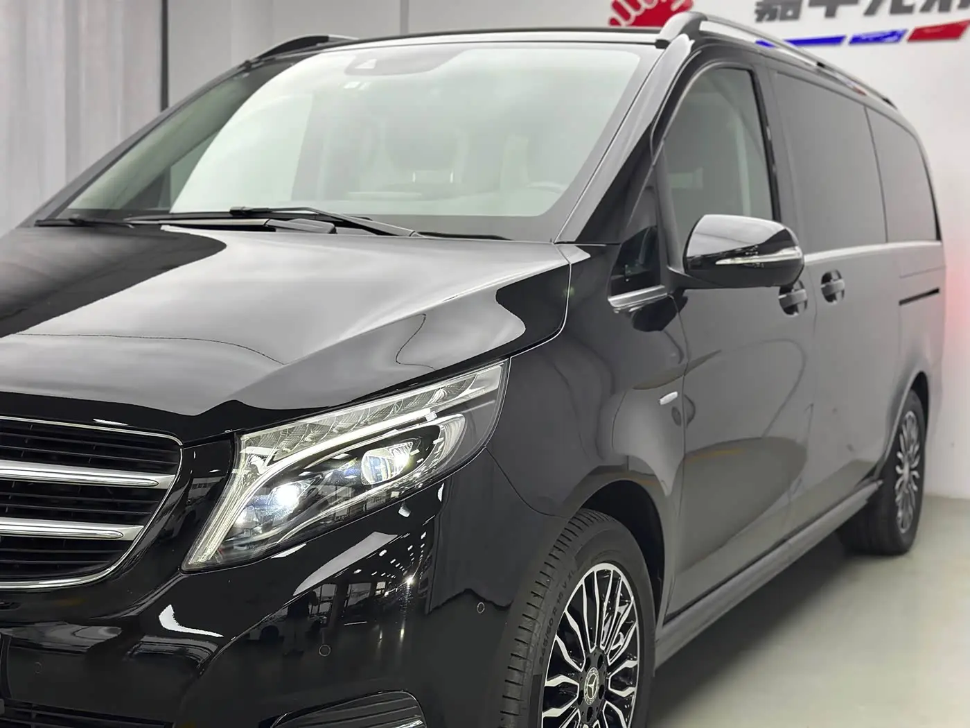 Mercedes-Benz V-Class 2019 — Photo 3/20