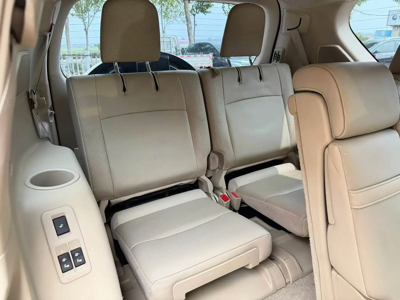 Toyota Prado 2012 — Photo 13/15