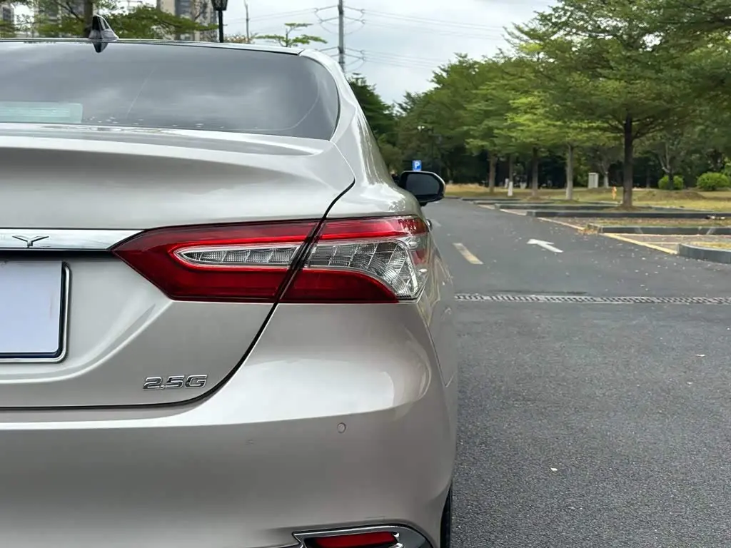 Toyota Camry 2023 — Photo 14/20