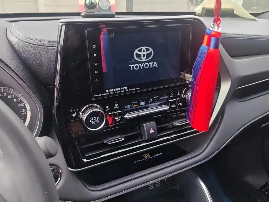 Toyota Crown Kluger 2024 — Photo 13/16