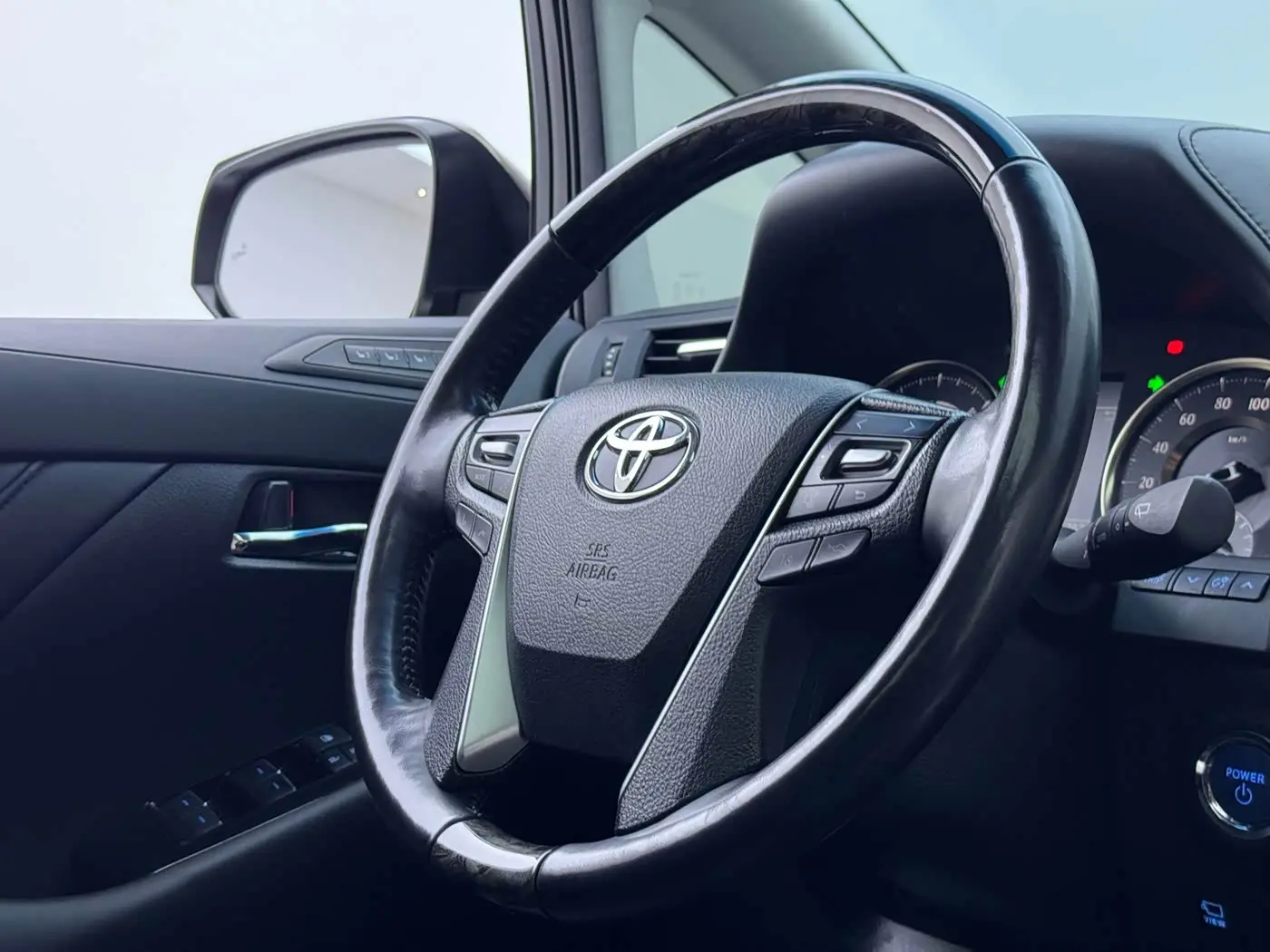 Toyota Vellfire 2022 — ფოტო 10/16