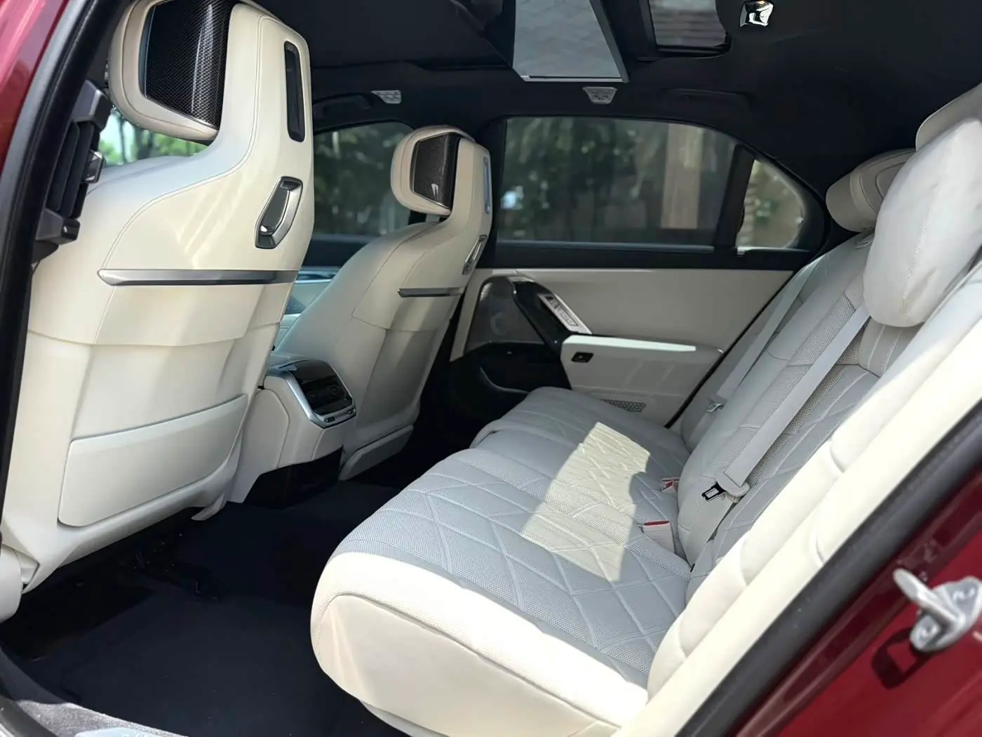 BMW 7 Series 2024 — Photo 12/17