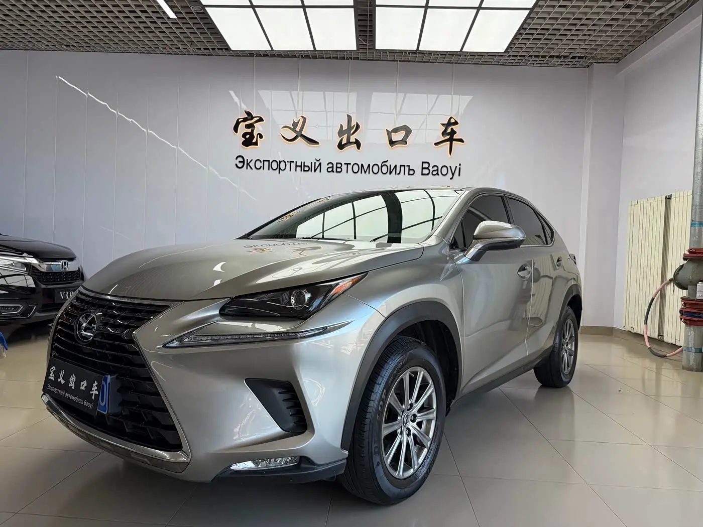 Lexus NX 2021 — Фото 1/20
