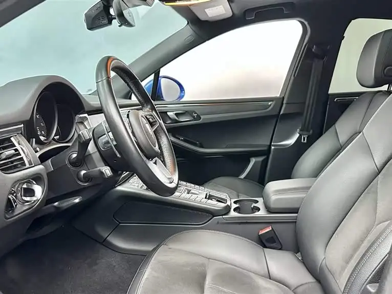 Porsche Macan 2018 — Фото 13/16