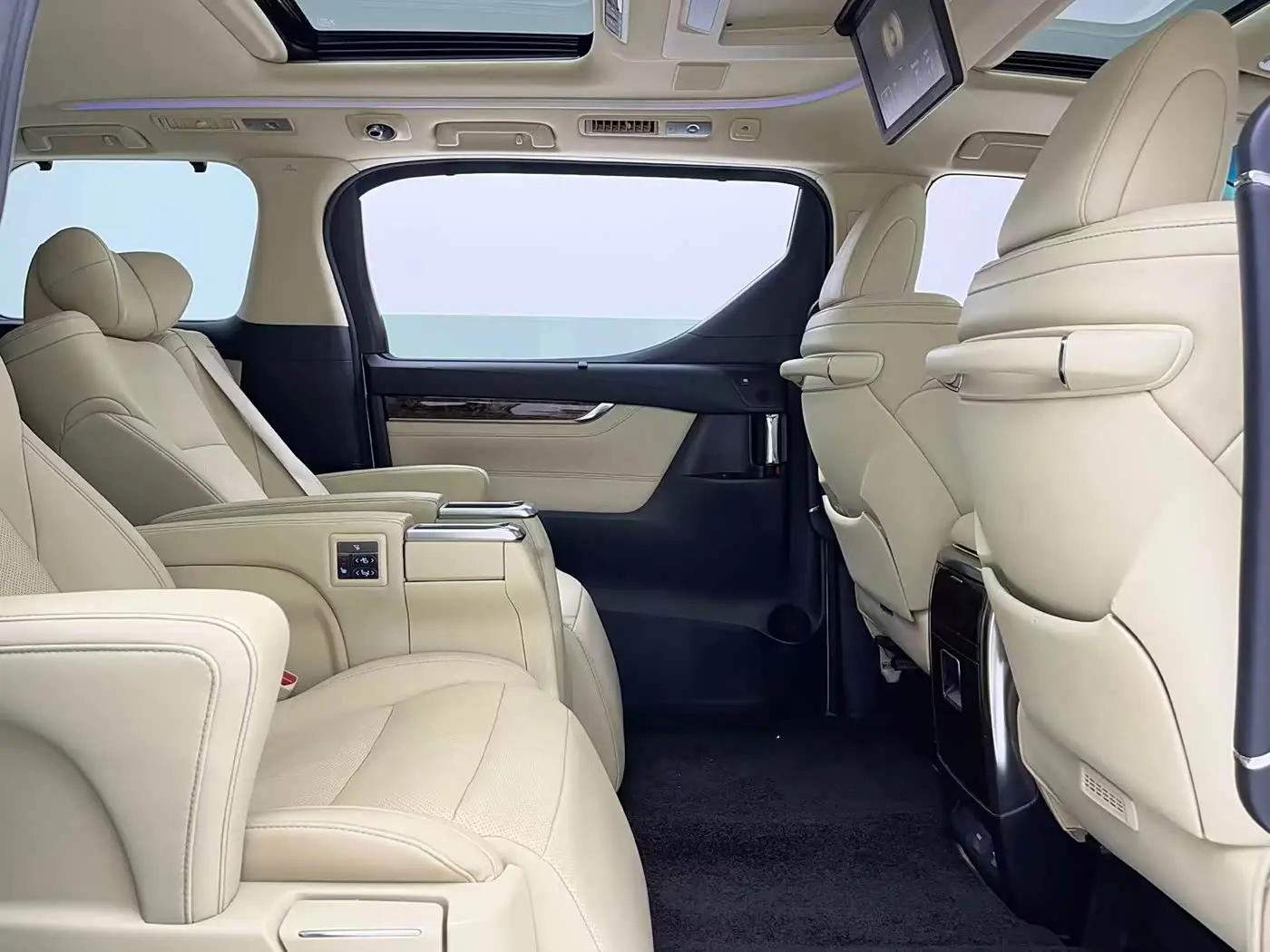 Toyota Alphard 2020 — Photo 10/12