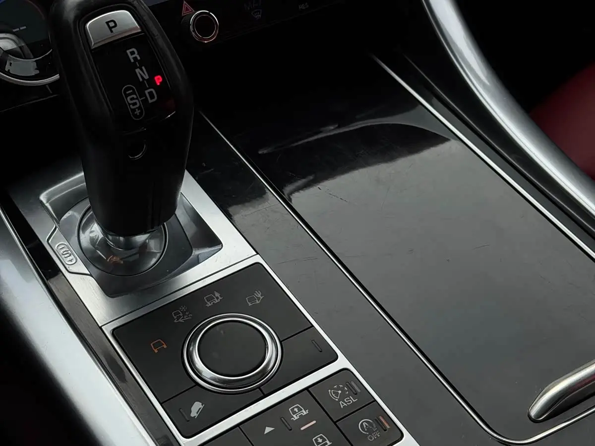 Land Rover Range Rover Sport 2017 — Photo 14/17